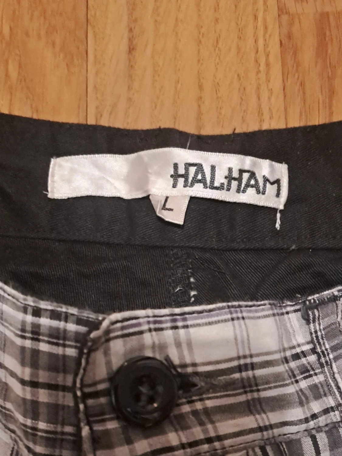 Svarta shorts med rutiga detaljer - 2