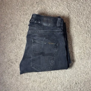 Nudie jeans - Tja! Säljer ett par Nudie jeans i storleken (29/34)-skick 8/10. Vid minsta fundering hör av er!