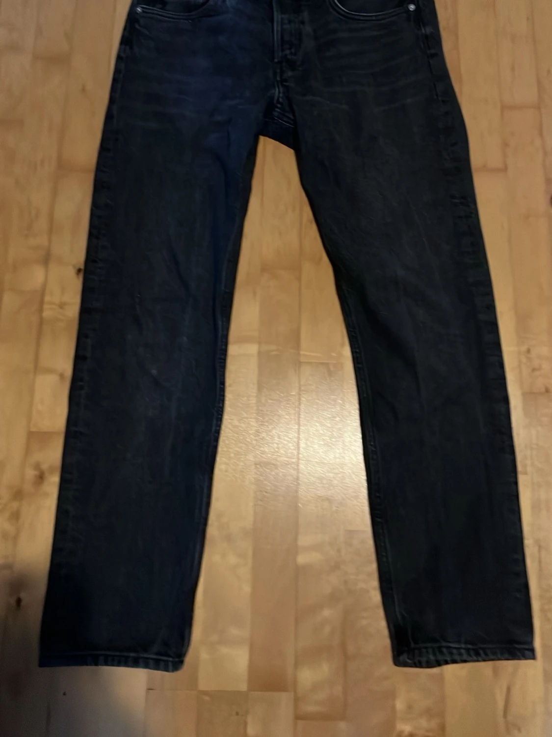 Svarta weekday jeans