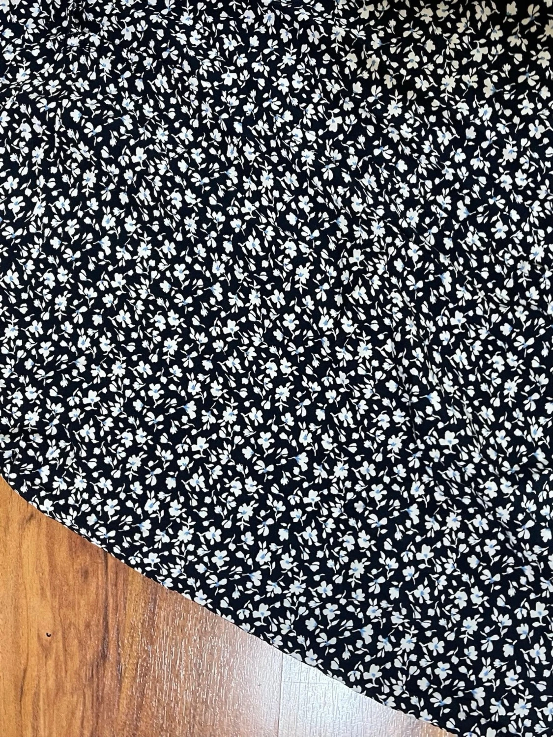 Blåa blommig omlottklänning - 4