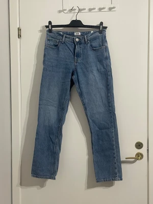Jack and Jones ”Regular Clark” jeans - Fina jeans i storlek 158/13Y. Perfekta till allt!   ——————————————————Dessa är använda ett fåtal gånger. Passformen är lite mindre.