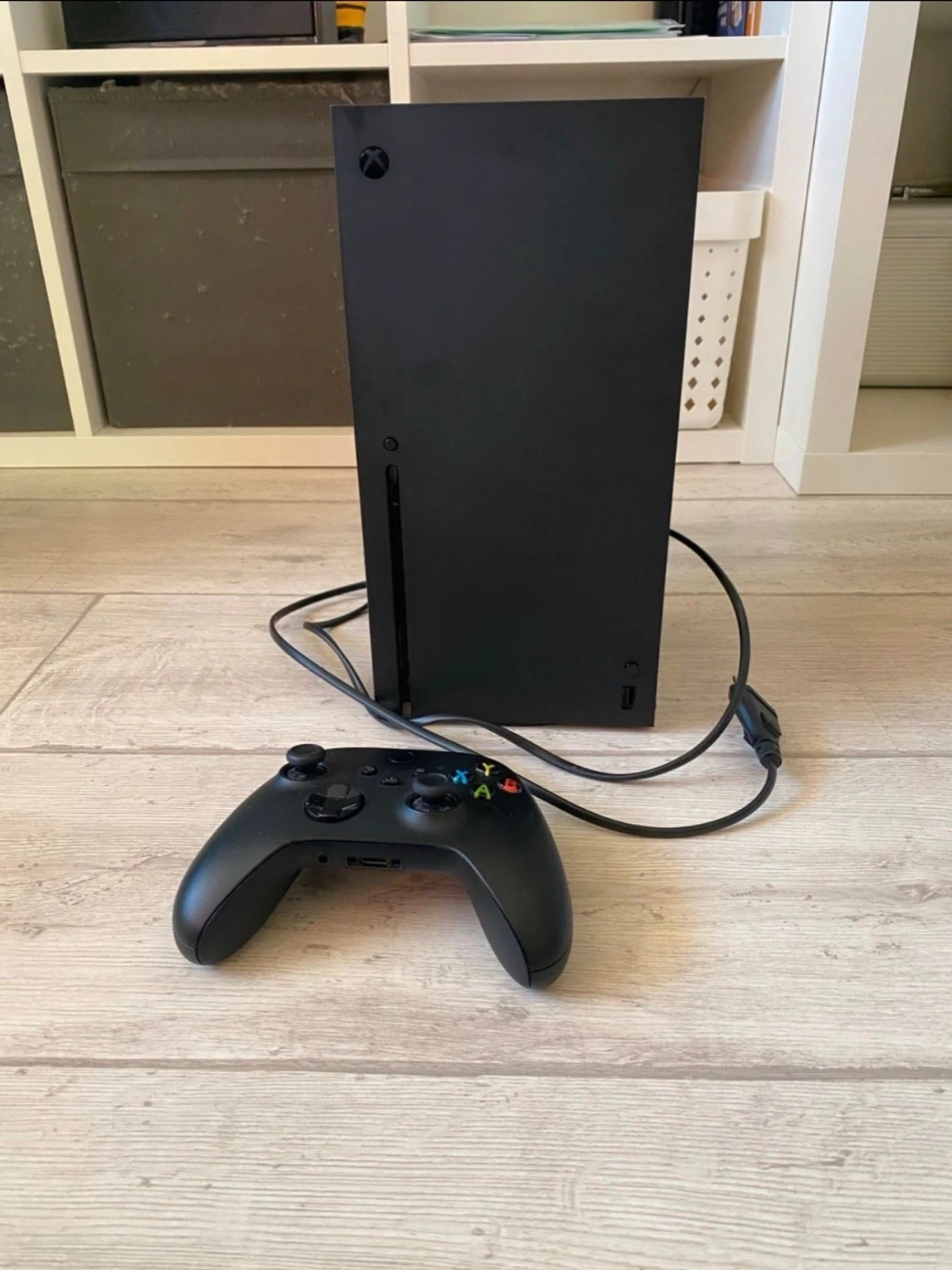 Xbox Series X med handkontroll - 2