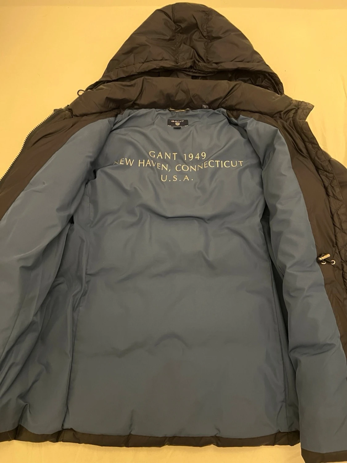 Svart dunjacka med huva från Gant - 1