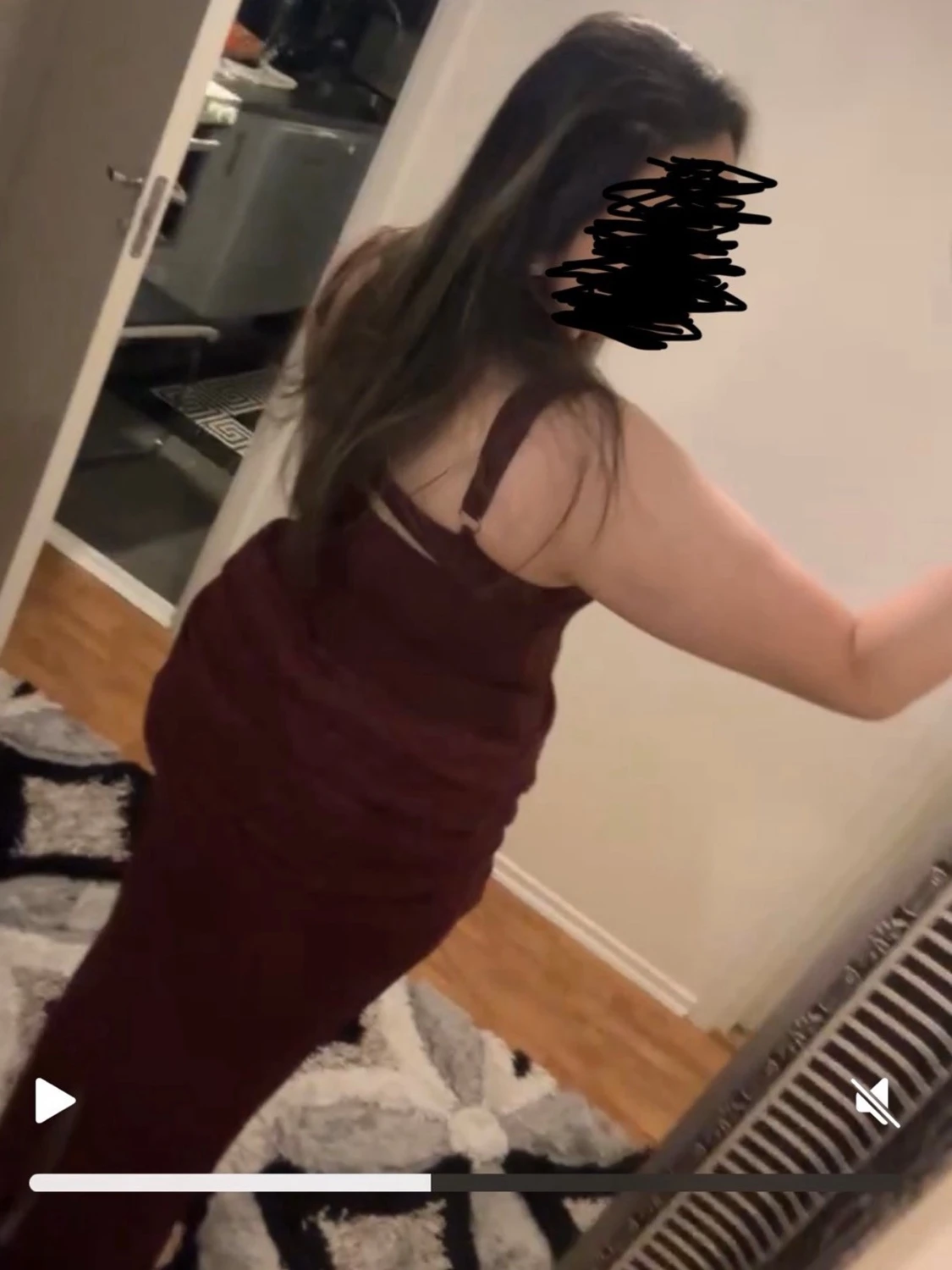 Vinröd lång klänning med korsettliv  - 2