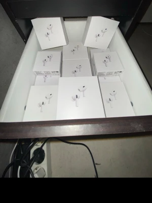 AirPods Pro 2 - Tja! Jag säljer nya oöppnade AirPods Pro 2 med noisecancelling för endast 299kr styck! Jag har flera stycken på lager just nu så det är bara höra av er hur många ni vill ha, (ett par funkar också såklart). Har bilder osv om ni önskar det!