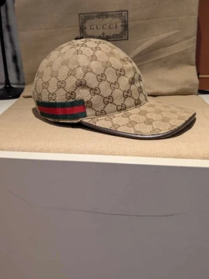 GG keps  - Helt ny GG canvas keps I beige,storlek M, perfekt keps att nu till våren 