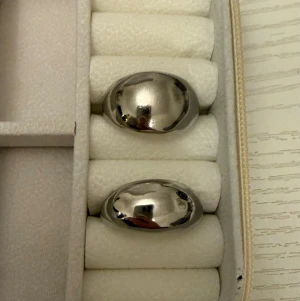 Silverfärgad ring  - Justerbar - styck pris 