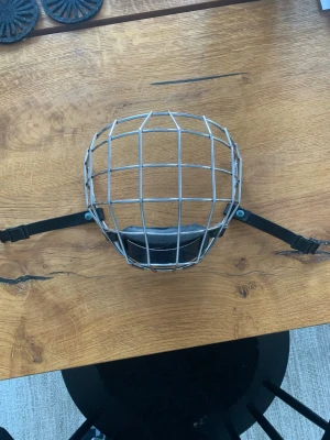 Kromat jofa galler M - Ett fint jofa galler utan stora mängder rost, använt en halv säsong i min ägo. Små delar av rost syns lite här o var på gallret men bara om man tittar noga på nära håll. Pris kan eventuellt diskuteras vid snabb och smidig affär