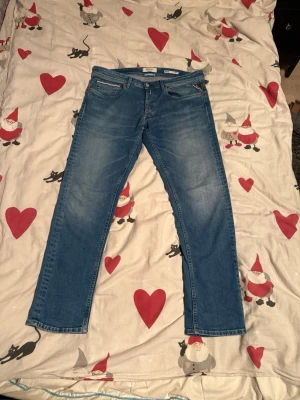 Replay Grover  - Tjena säljer dessa replay Grover i strl 32/30 då dom ej används! Vid fler frågor skriv privat:)