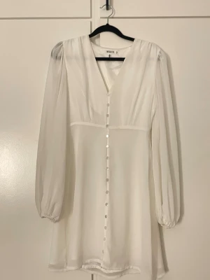 Vit klänning från missguided  - Inga defekter 