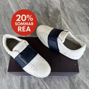 Valentino skor  - Valentino Open - Skick:lite använda                    nya sulor - Tillbehör: Valentino kort -  model utan snören 