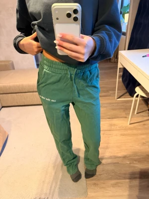 Mjukisbyxor LXA - Gröna mjukisbyxor från LXA. Används inte så mycket längre tyvärr. 