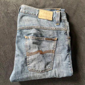 Nudie Jeans Ljusblå  - Säljer dessa feta Nudie Jeans 🙌Storleken är W34 L32 och modellen är Hank Rey. Vid minsta fråga eller fundering är det bara att skriva 