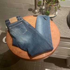Jacob cohen  - Jacob cohen jeans i storlek 32 | mycket fint skick | nypris runt 6000. Kom dm för flera frågor eller funderingar 