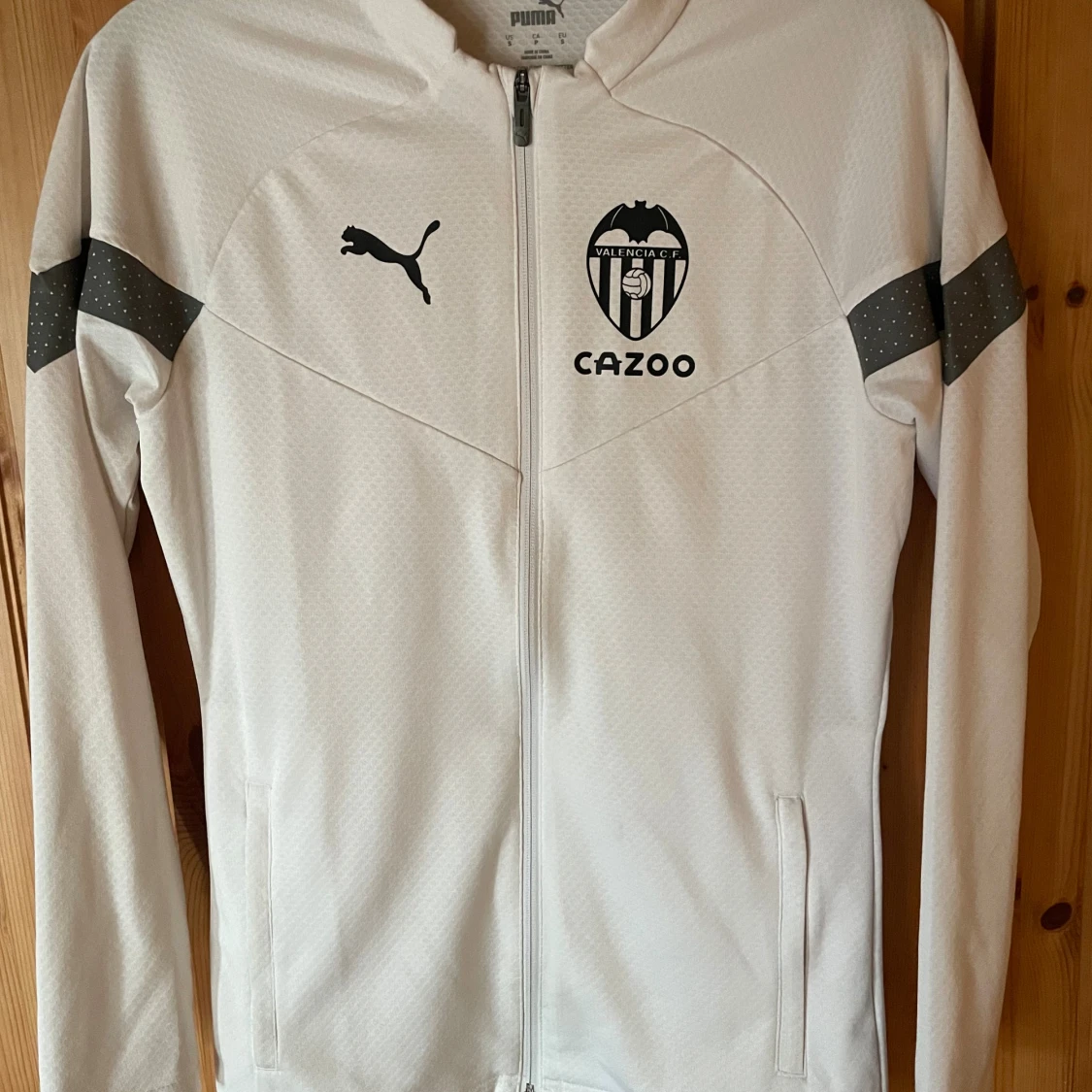 Vit Valencia C.F. ziptröja från Puma