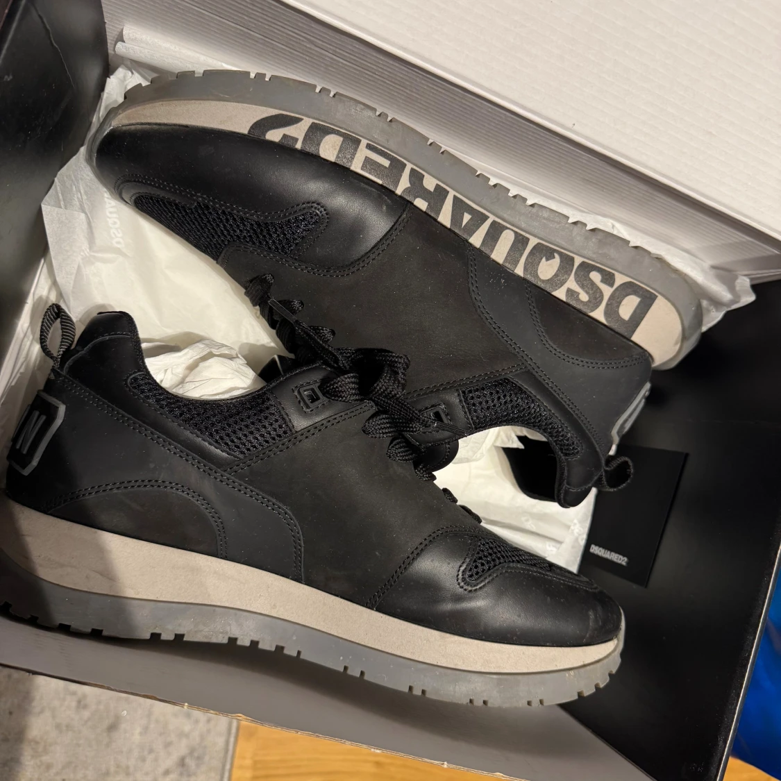 Svarta sneakers från Dsquared2 strl 44