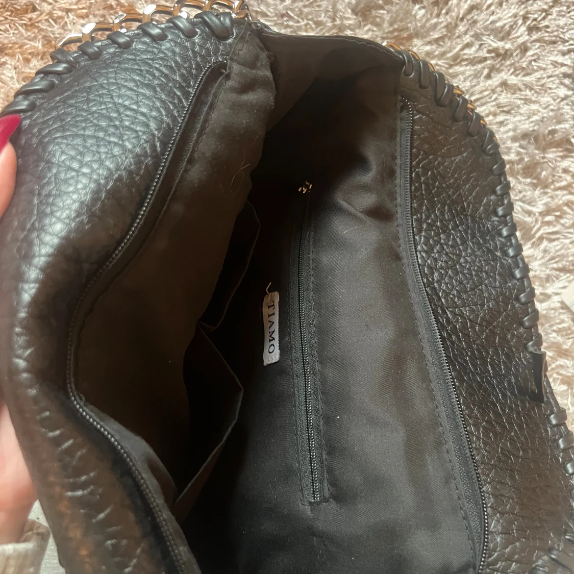 Svart axelväska från Tiamo - 2