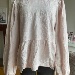 Superfin blus från name it.  - Aldrig använd, pris kan diskuteras