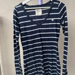 Abercrombie & fitch tröja - Snygg tröja🫶storlek medium men passar även xs/s