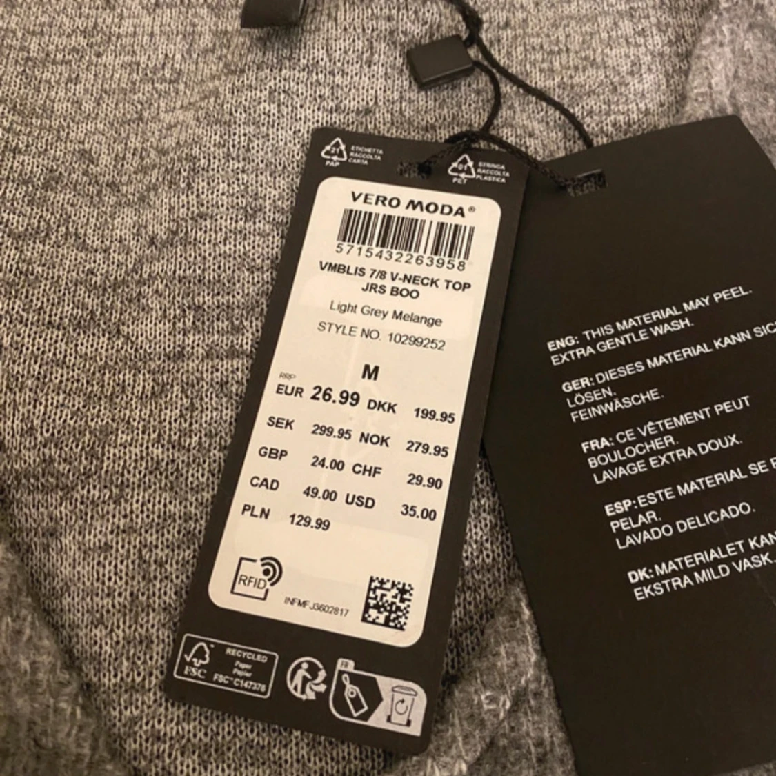 Grå v-ringad tröja från Vero Moda - 2