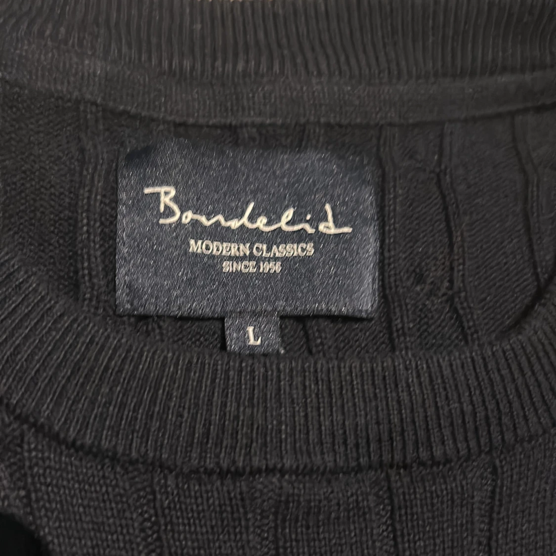 Svart kabelstickad tröja Bondelid storlek L - 2