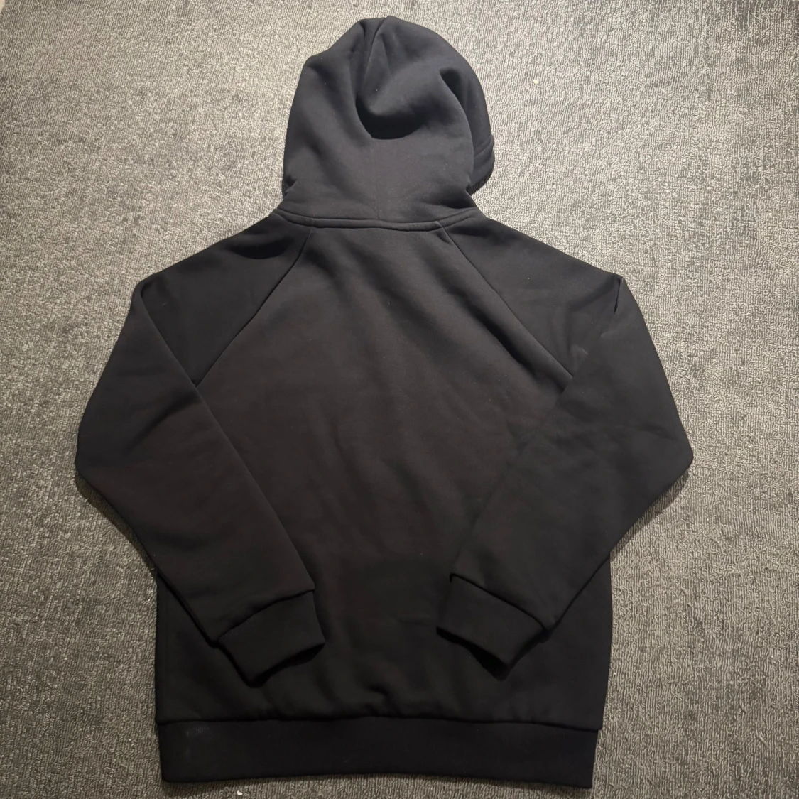 Svart hoodie från Peak Performance - 3