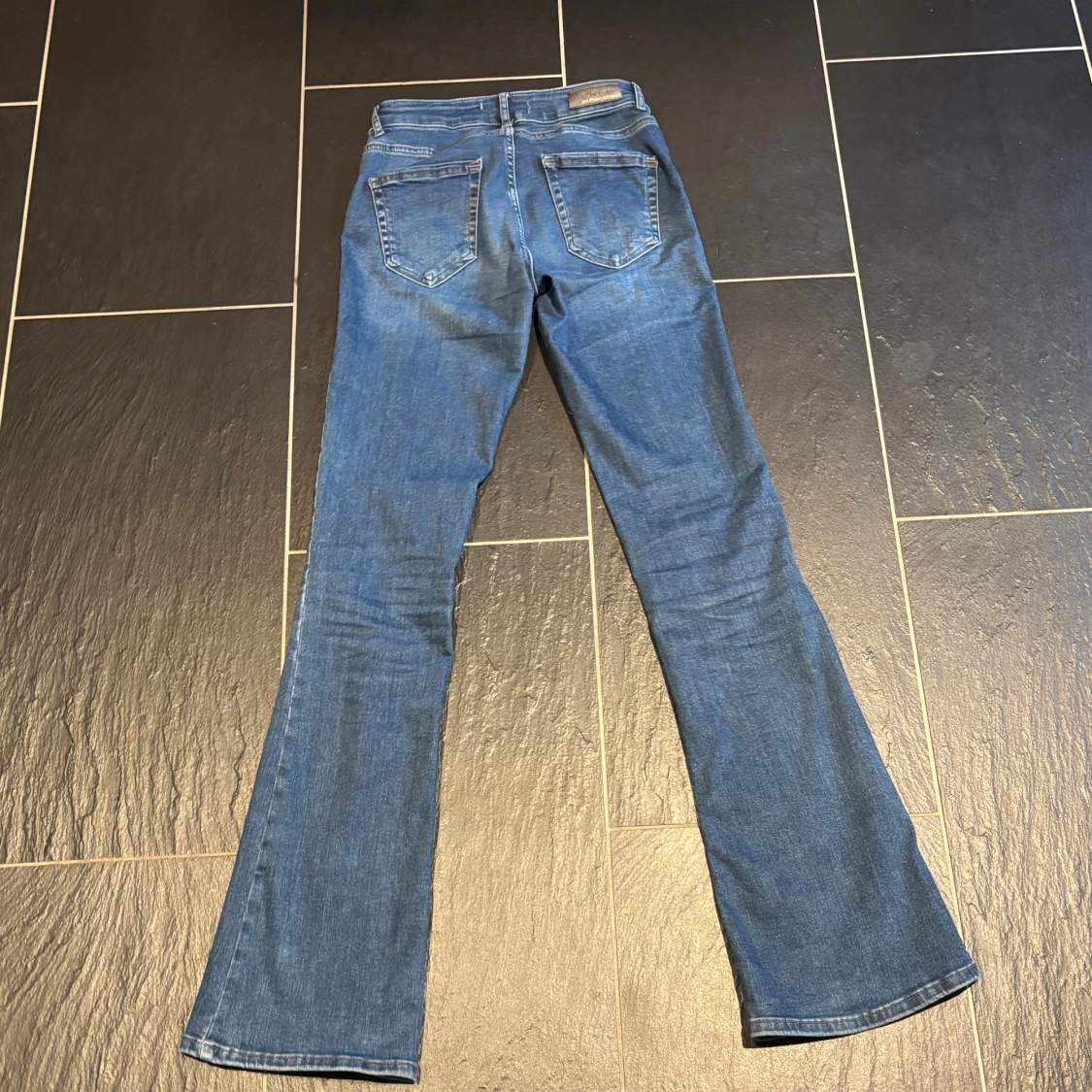 Blå bootcut jeans från ONLY, S/32 - 1
