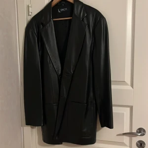 Skinnjacka storlek 50 - Skinnjacka av 100% Läder