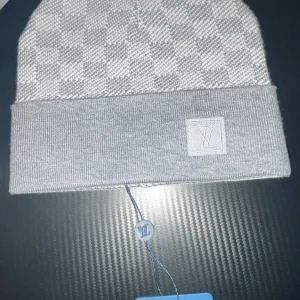 Grå mössa - Helt ny