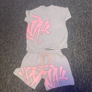 . - Syna world tracksuit ej äkta 