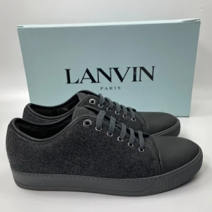 Lanvin skor  - Hej! Säljer nu dessa sjukt snygga lanvin skor. Skorna är i toppskick! Har begränsat antal boxar och dustbag. Hör av dig vid frågor. 