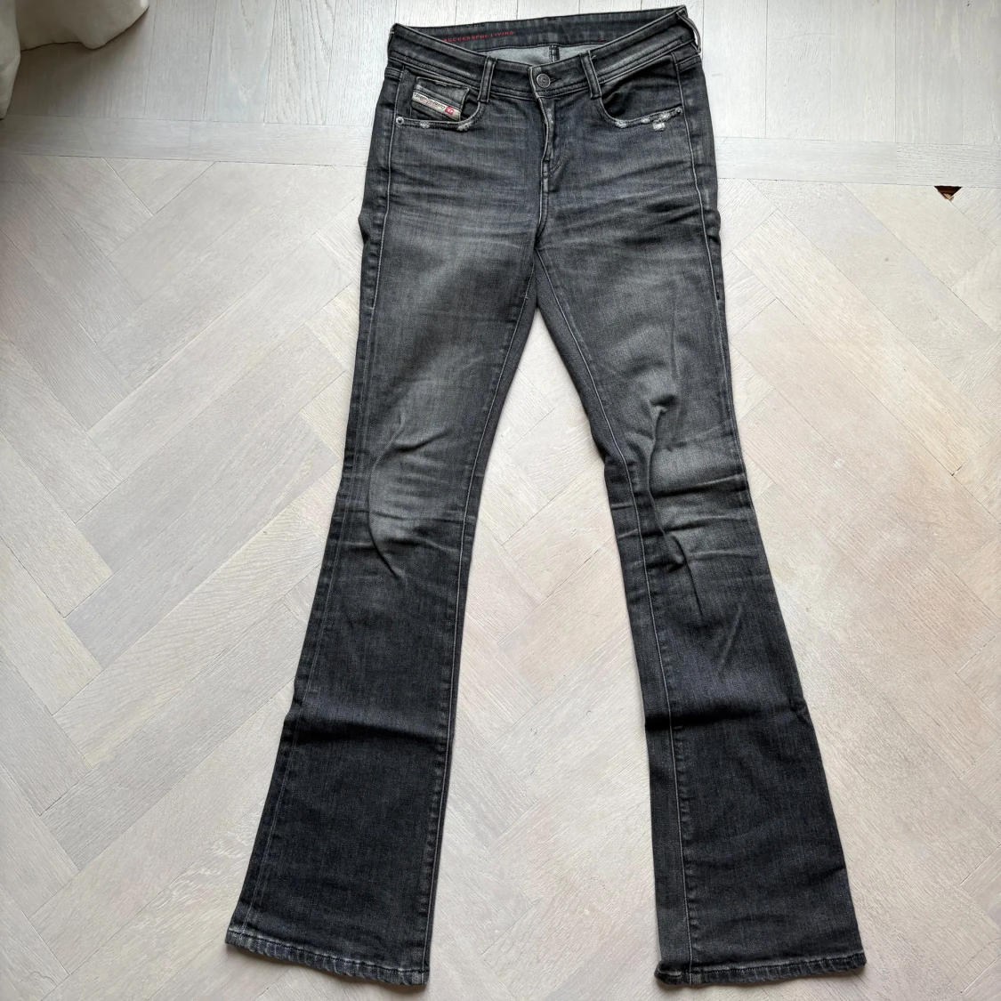 Grå bootcut jeans från Diesel - 2