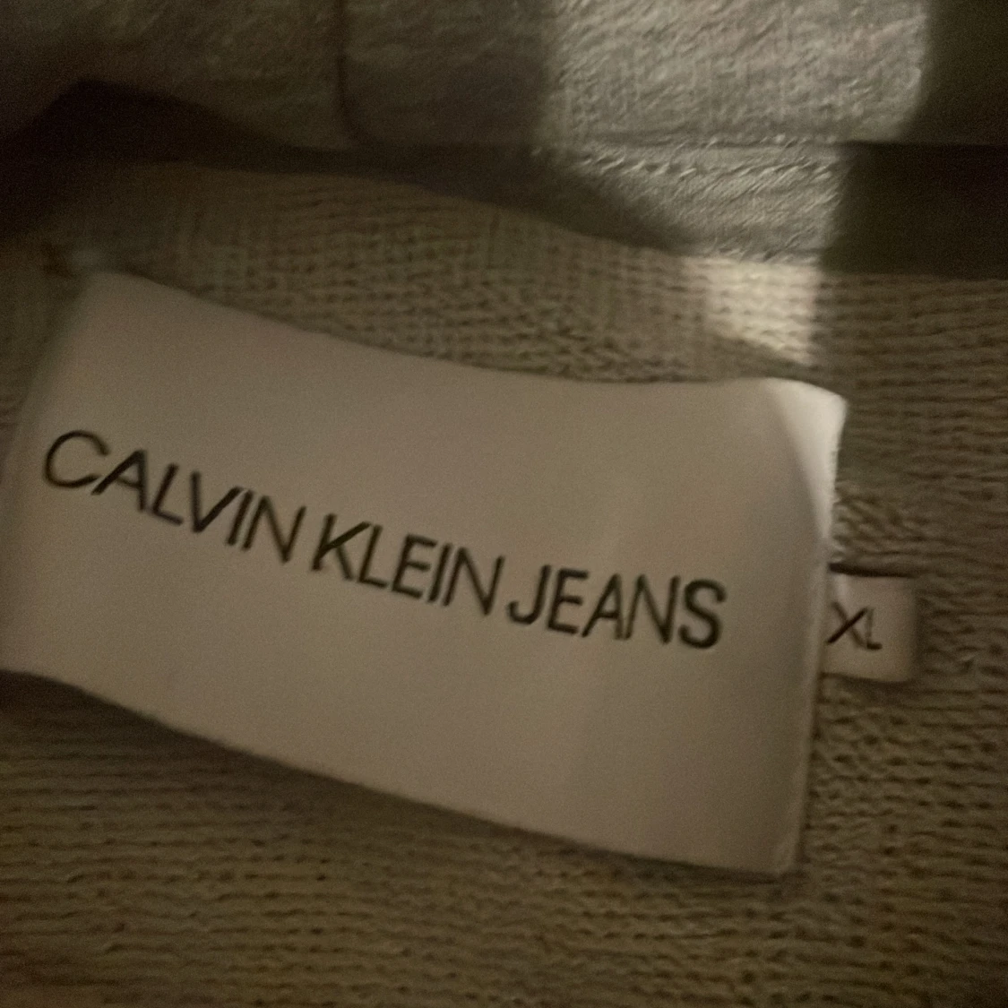 Grå Calvin Klein hoodie XL - 2