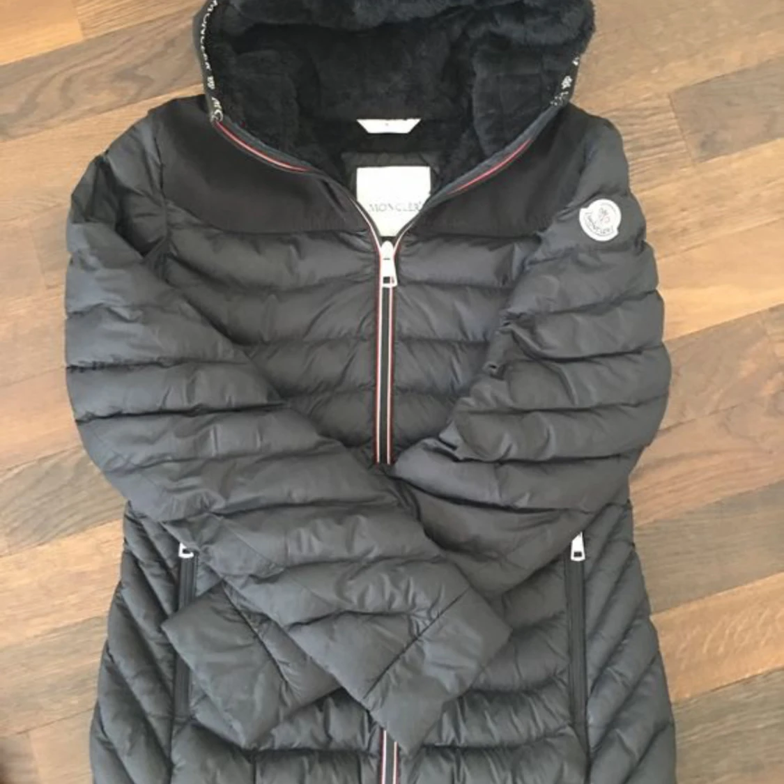 Söker denna moncler jacka  - 2