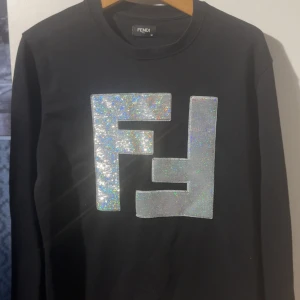 Fendi tröja - Storlek M passar S