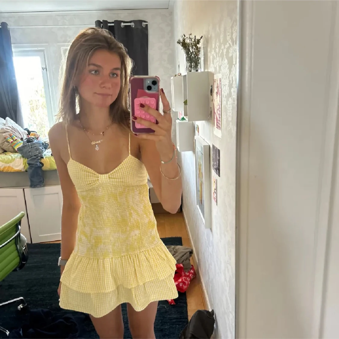 Gul kortklänning med volang - 2