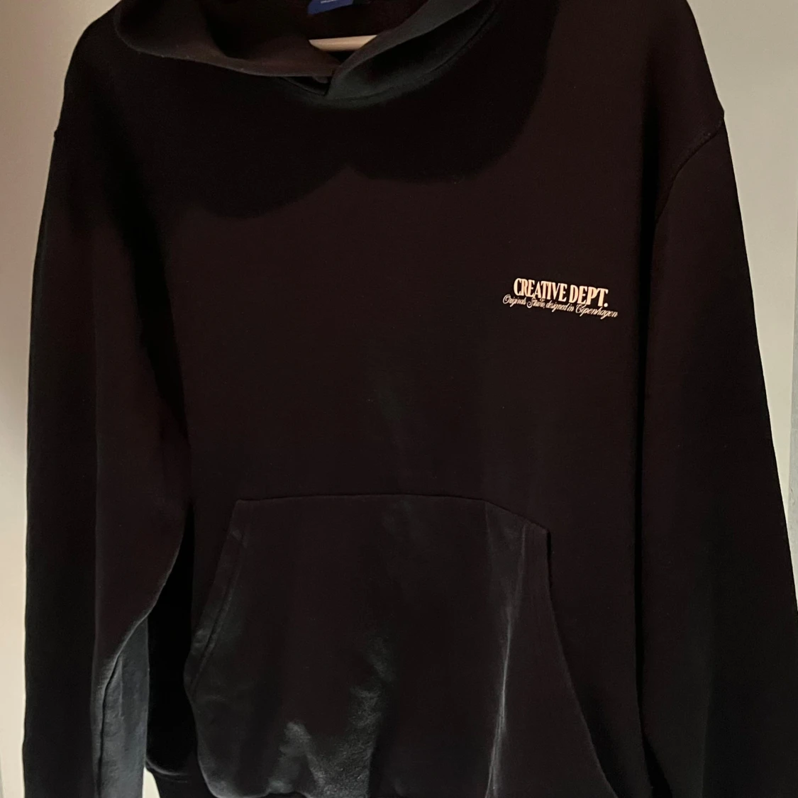 Svart hoodie från Jack & Jones - 1
