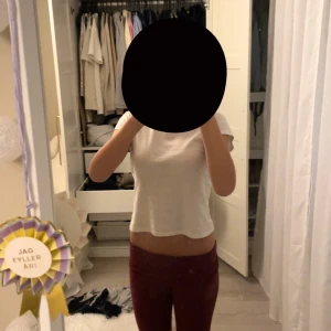 Vinröda yoga pants från lager 157 - Ett par vinröda yoga pants från laget 157 i storlek 160. Super fina och sååå sköna och ha till vardags❤️  Super stretchiga och har ett så skönt material!❤️ kontakta vid fler frågor!💕