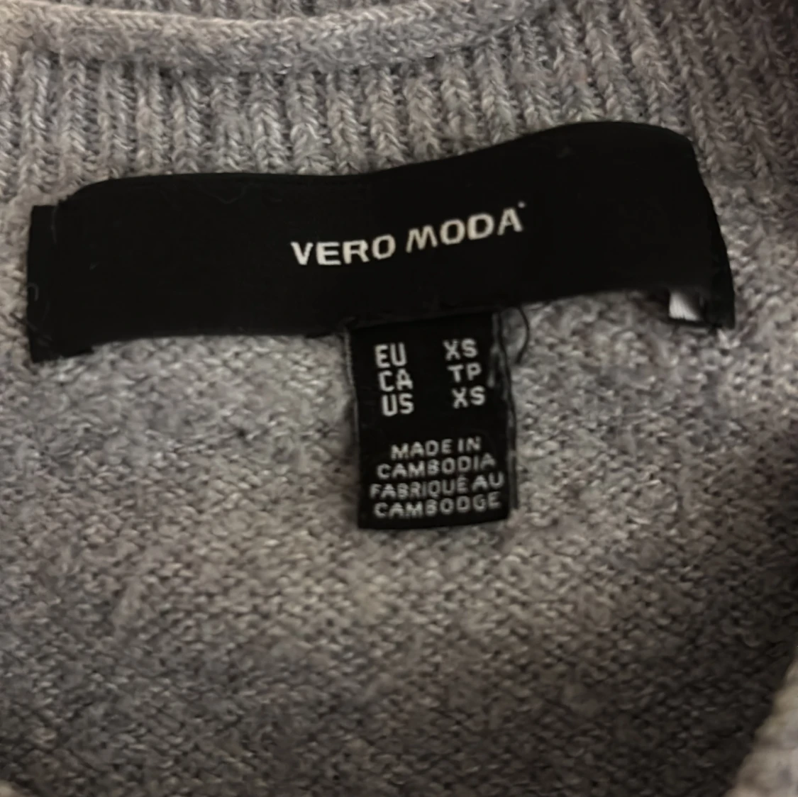 Grå stickad tröja från Vero Moda - 1