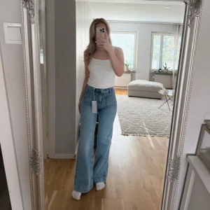 Jeans Gina - Front pocket flare jeans, nya endast testade 🌸