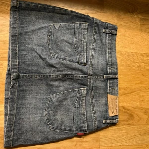 Redstar lågmidjad jeanskjol - Jättefin jeanskjol från redstar, perfekt längd 