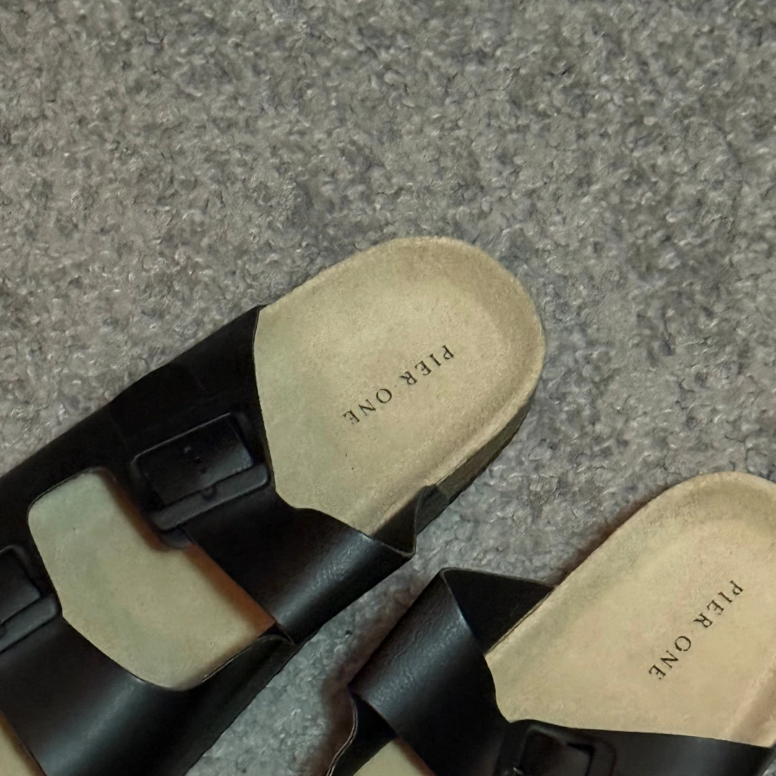 Svarta tofflor från Pier One - 1