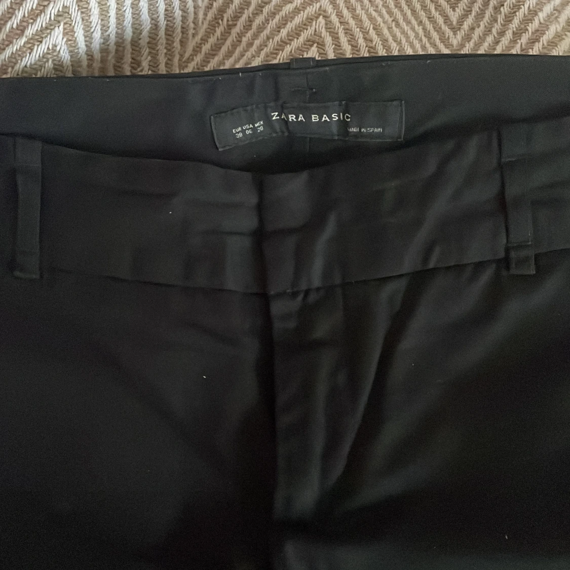 Svarta kostymbyxor från Zara Basic - 1