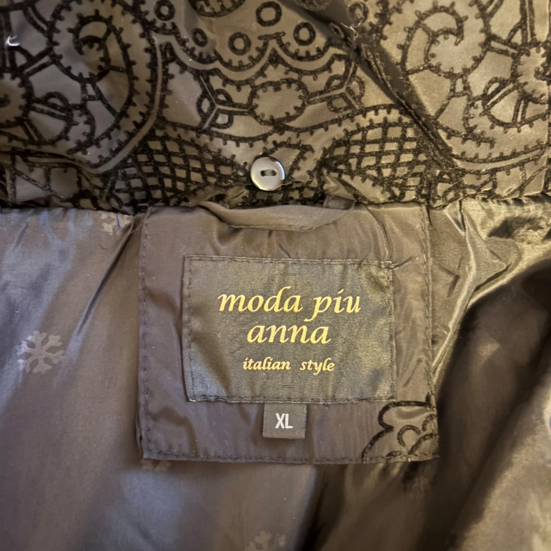 Svart mönstrad pufferjacka Moda Piu Anna - 1