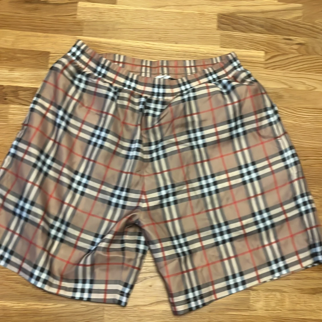 Rutig Burberry shorts i bomull