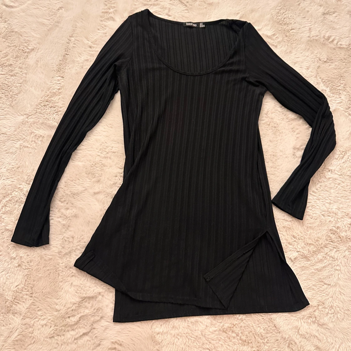 Svart långärmad topp med slits 