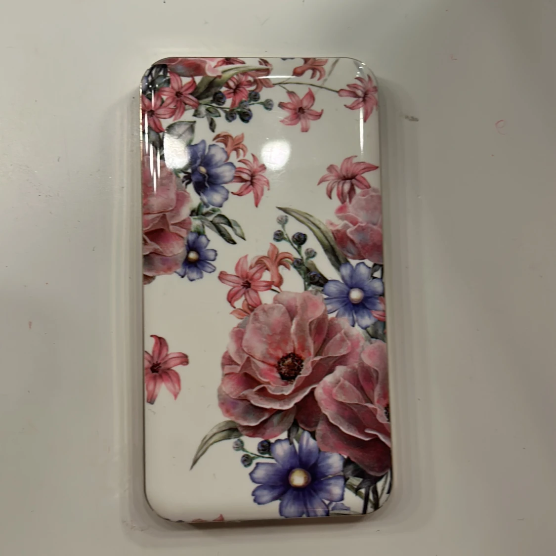 Powerbank med blommönster