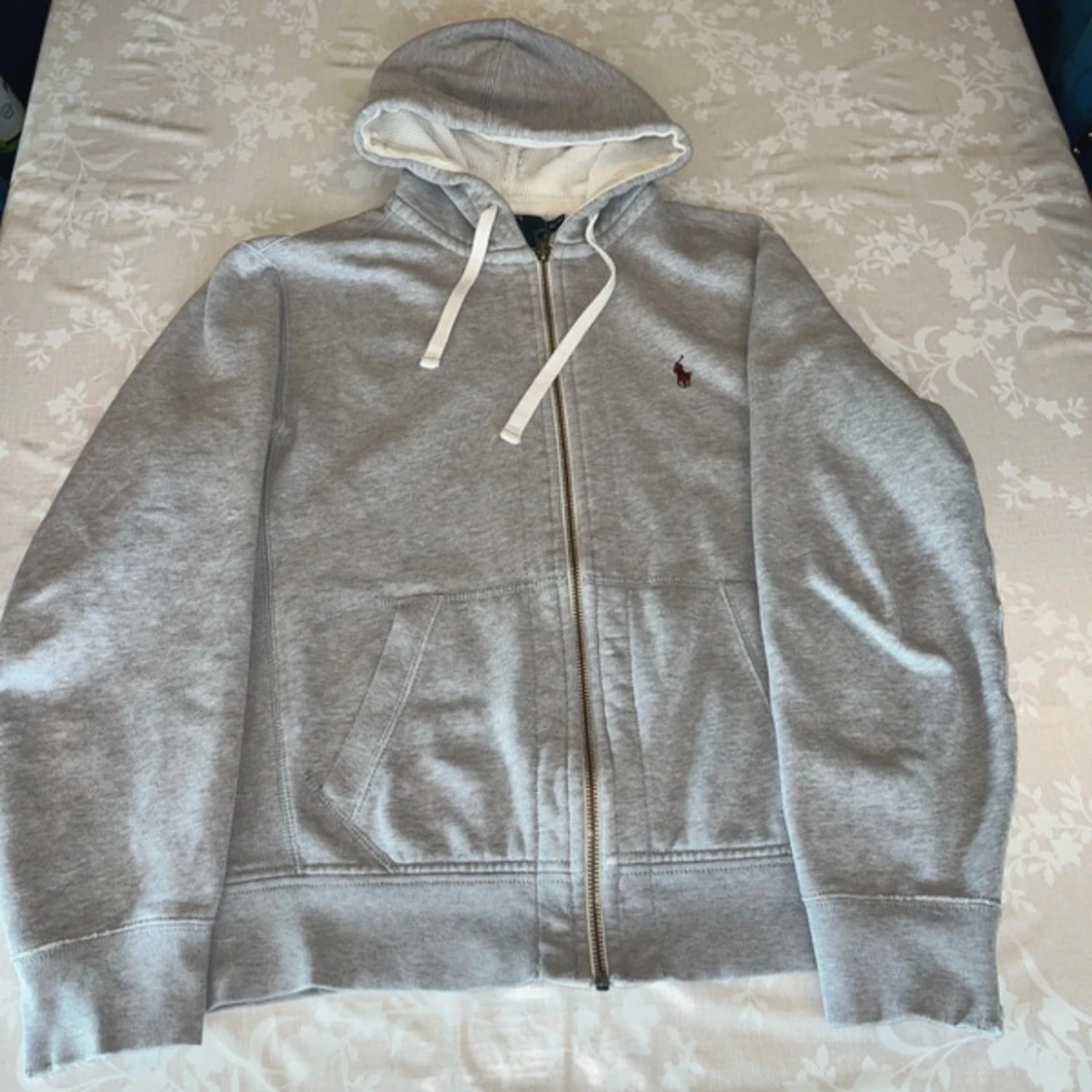 Grå hoodie från Polo Ralph Lauren M