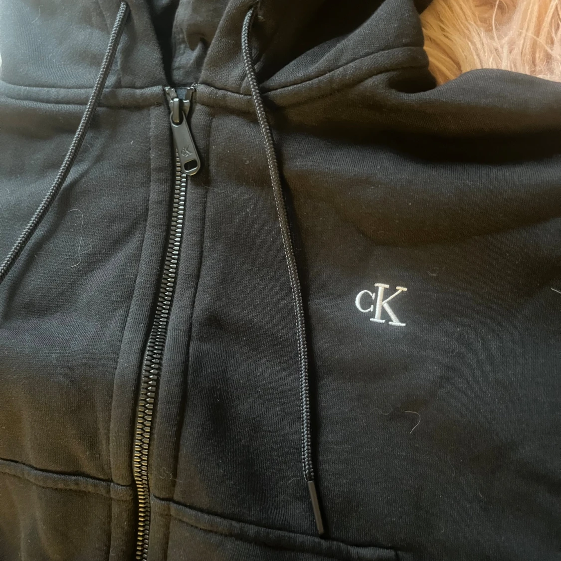 Svart hoodie från Calvin Klein - 2