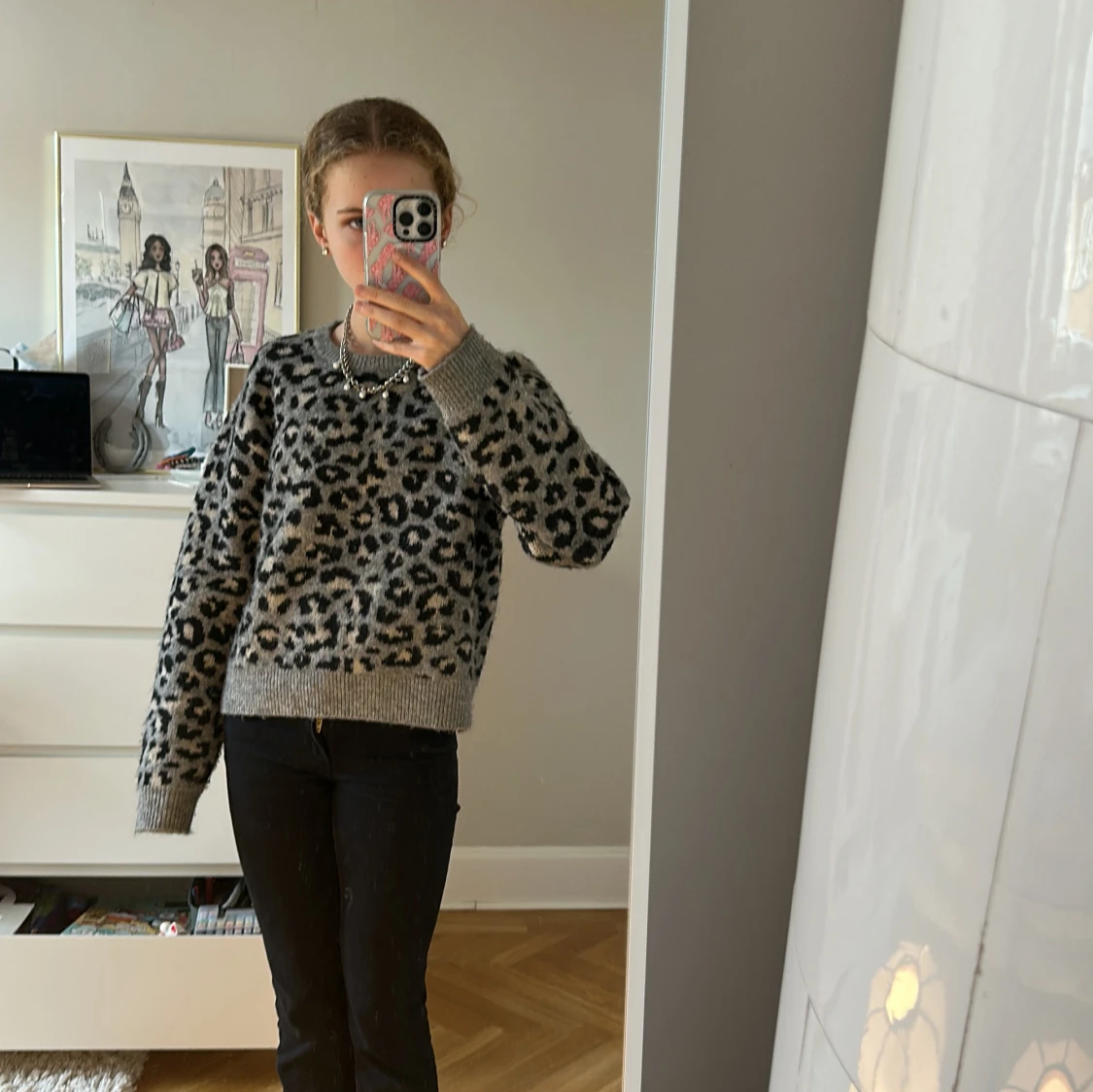 Grå leopard tröja